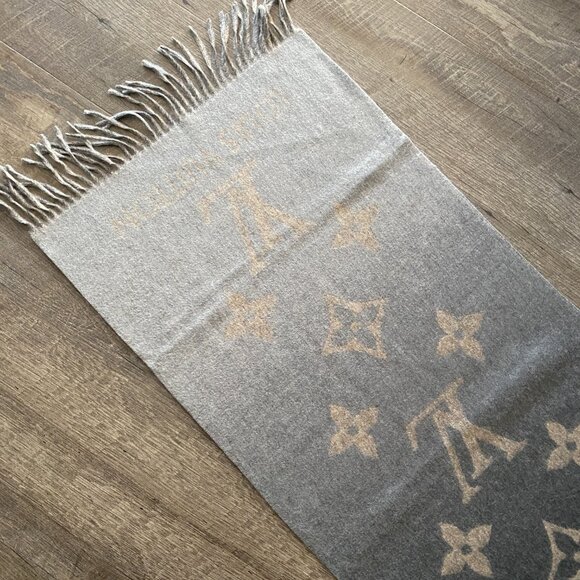 Louis Vuitton Ombre Cashmere Scarf - Picture 5 of 9